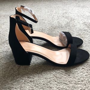black strapy kitten heel shoes